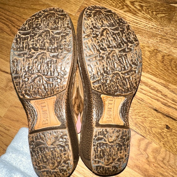 Born Clogs - Picture 5 of 6